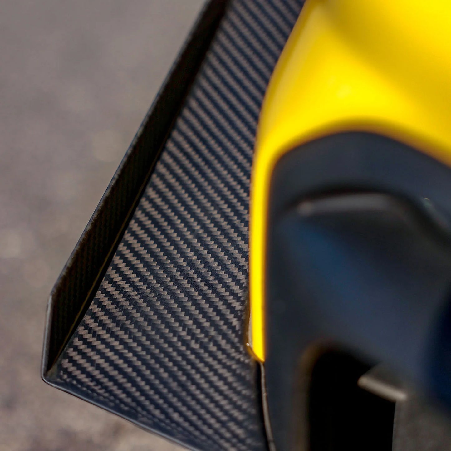 SR DRY CARBON FIBER PRO DIVE PLANE [PORSCHE 718 GT4/RS]