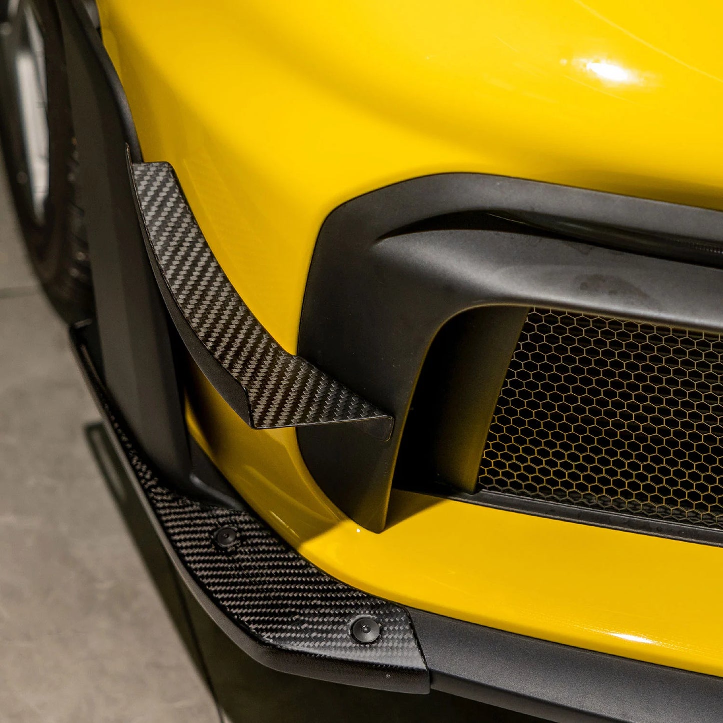 SR DRY CARBON FIBER CLUBSPORT DIVE PLANE & LOWER SIDE SPOILER PACK [PORSCHE 718 GT4/RS/Clubsport]