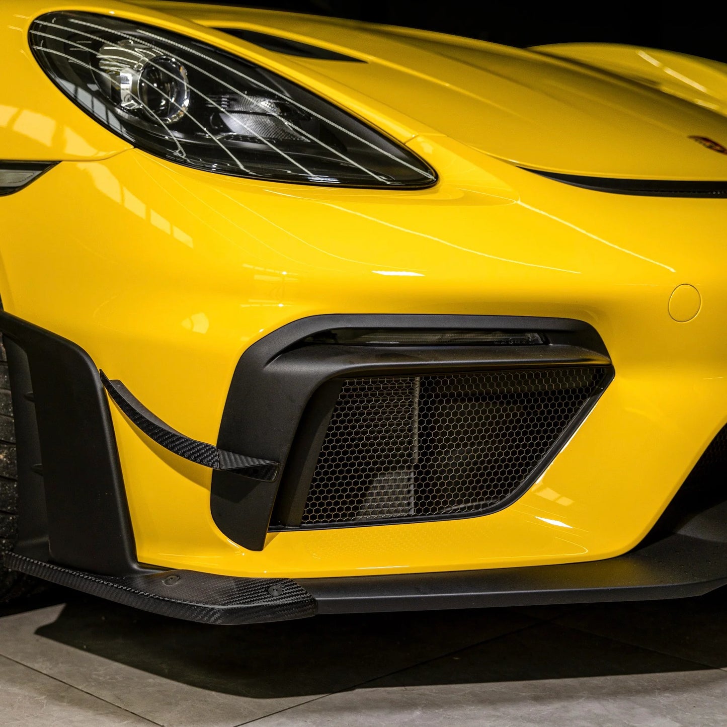 SR DRY CARBON FIBER CLUBSPORT DIVE PLANE & LOWER SIDE SPOILER PACK [PORSCHE 718 GT4/RS/Clubsport]